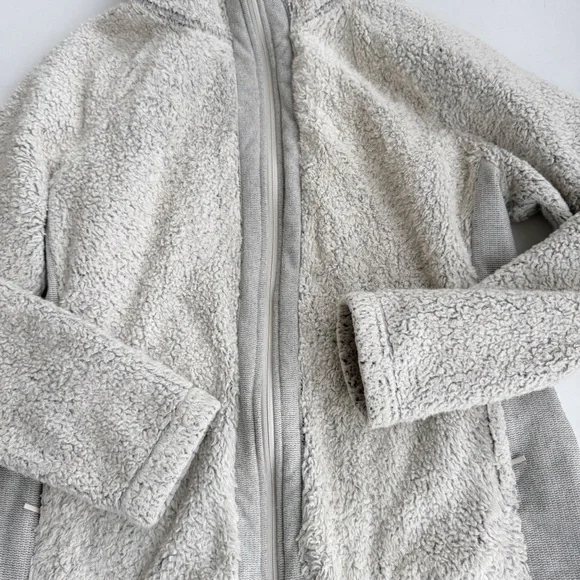 The North Face Women's Jacket - Picture 3 of 5